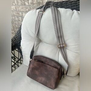 Bostanten leather cross body/shoulder bag w/adjustable straps, pre-loved.